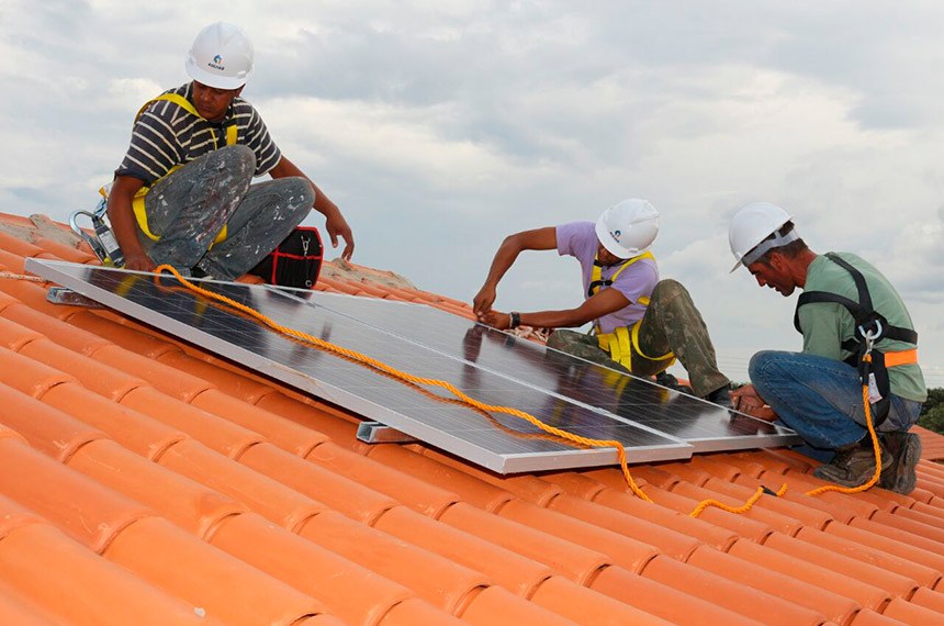 Mercado de energia solar gera empregos aos milhares